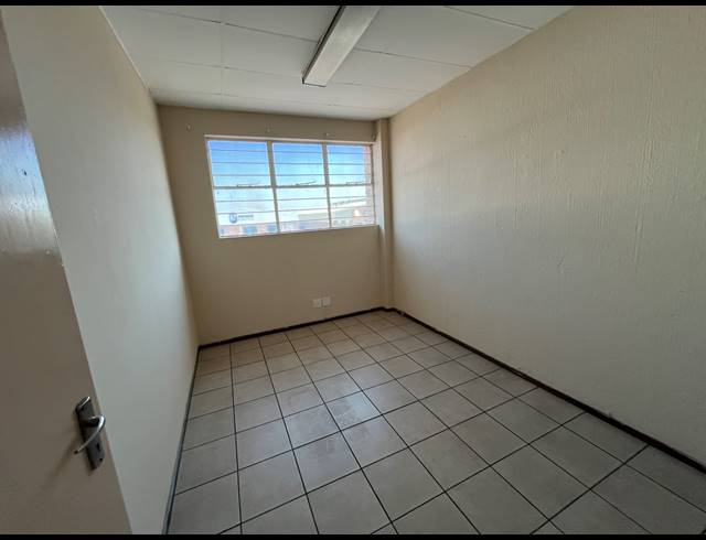 378M² WAREHOUSE TO LET IN SEBENZA